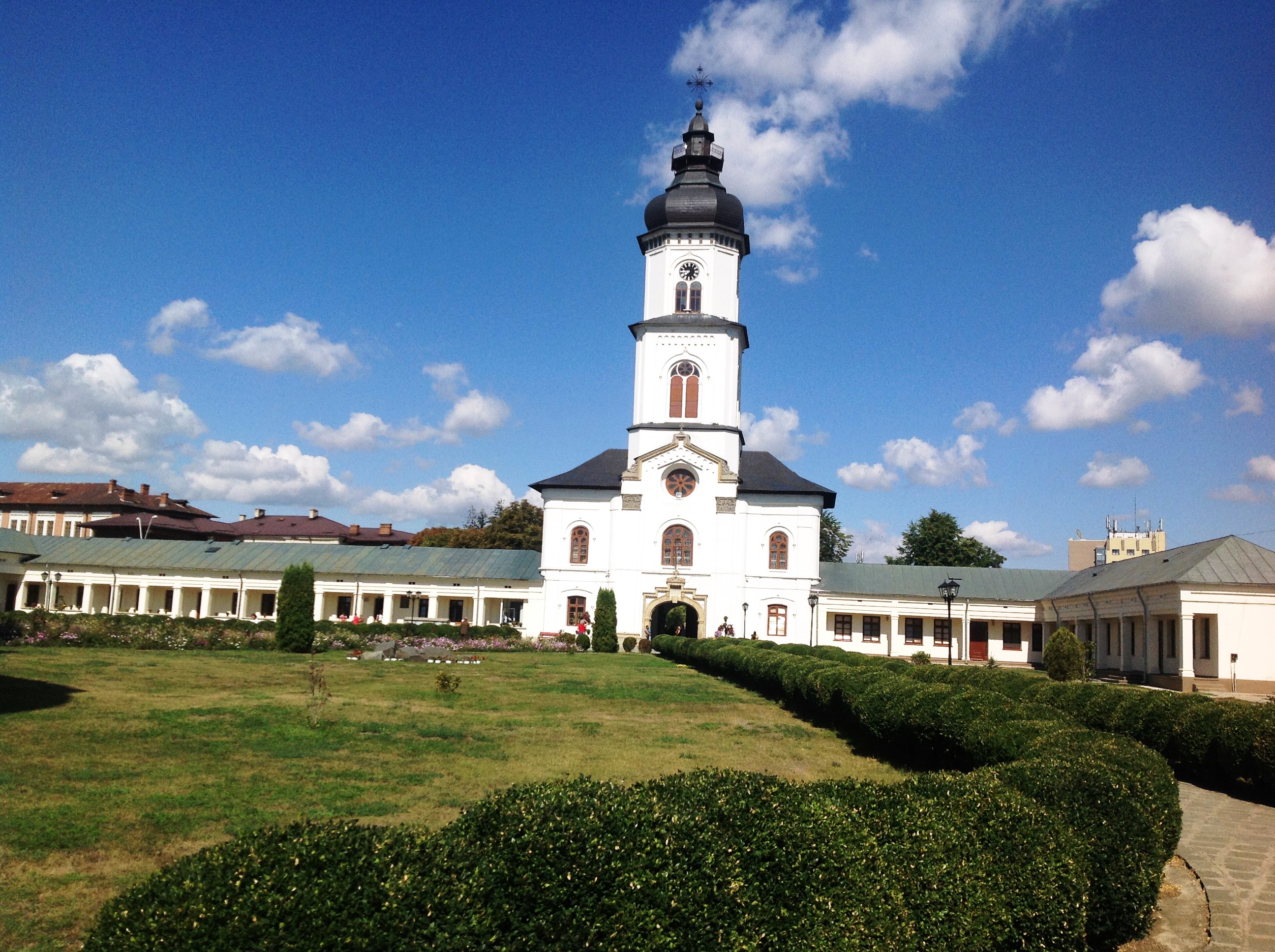 Arhiepiscopia Romanului și Bacăului, un sanctuar al timpului