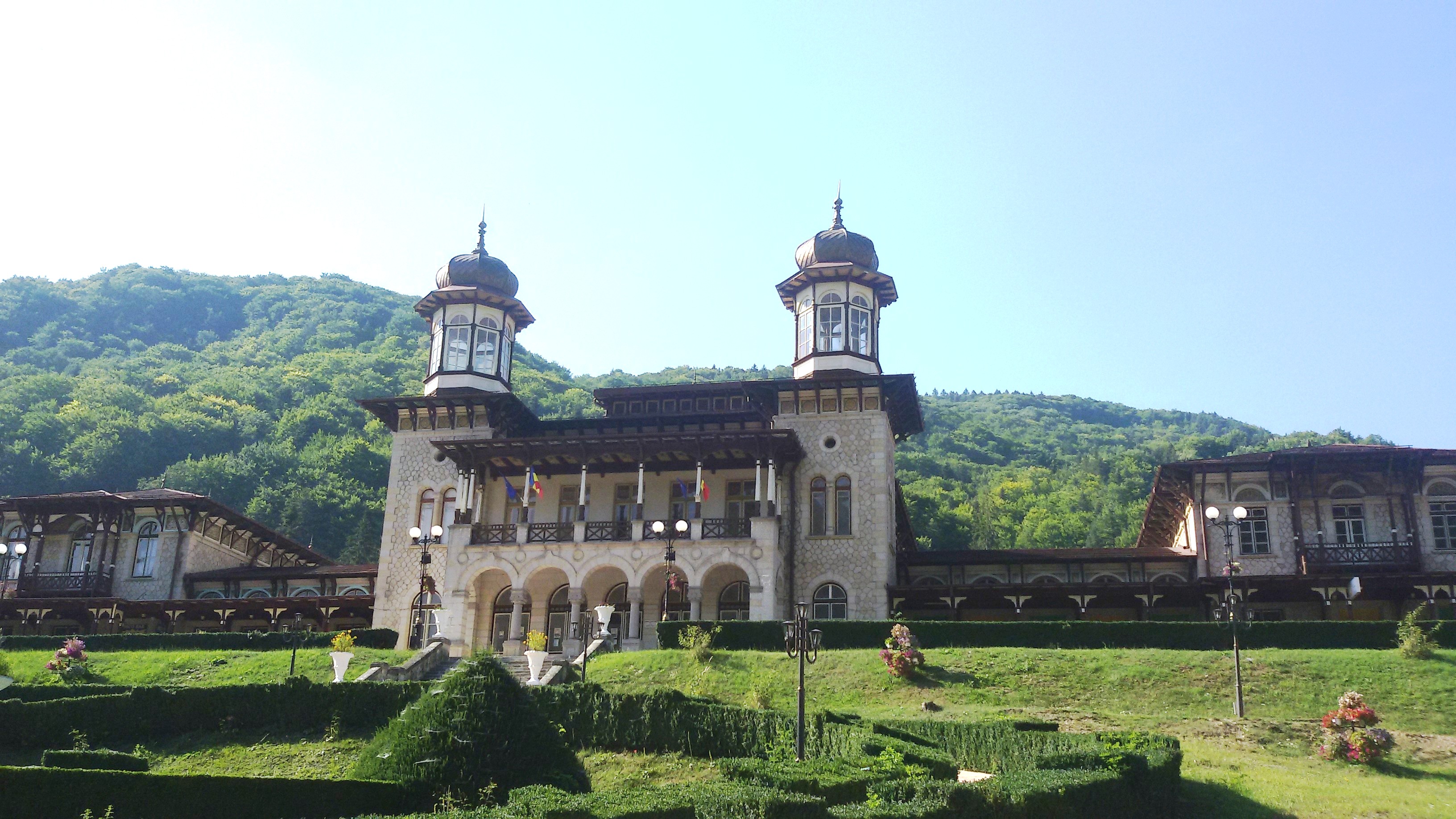 Hora munților – Slănic Moldova