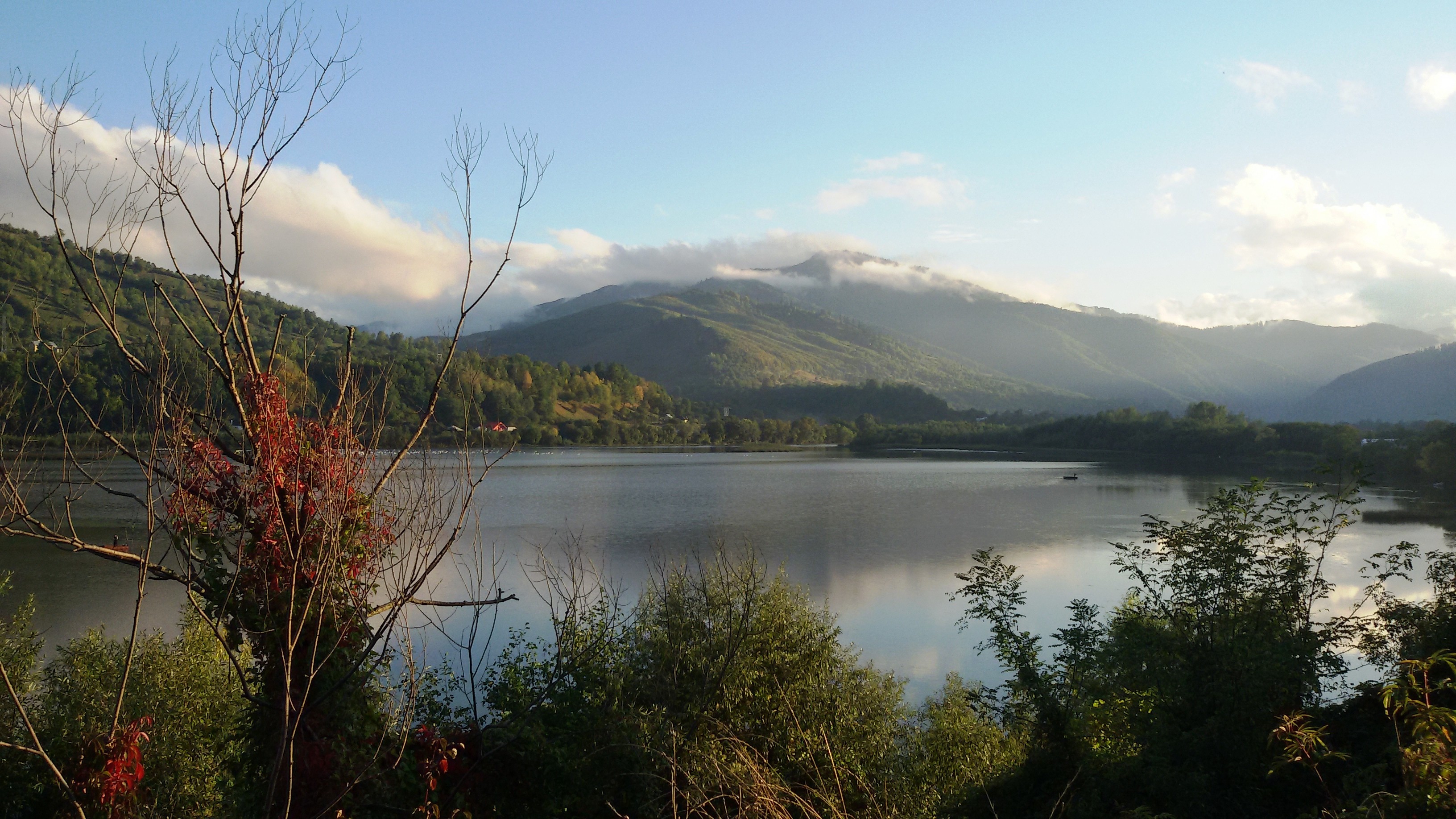 Insula dintre munți – Piatra Neamț, Lacul Izvorul Muntelui