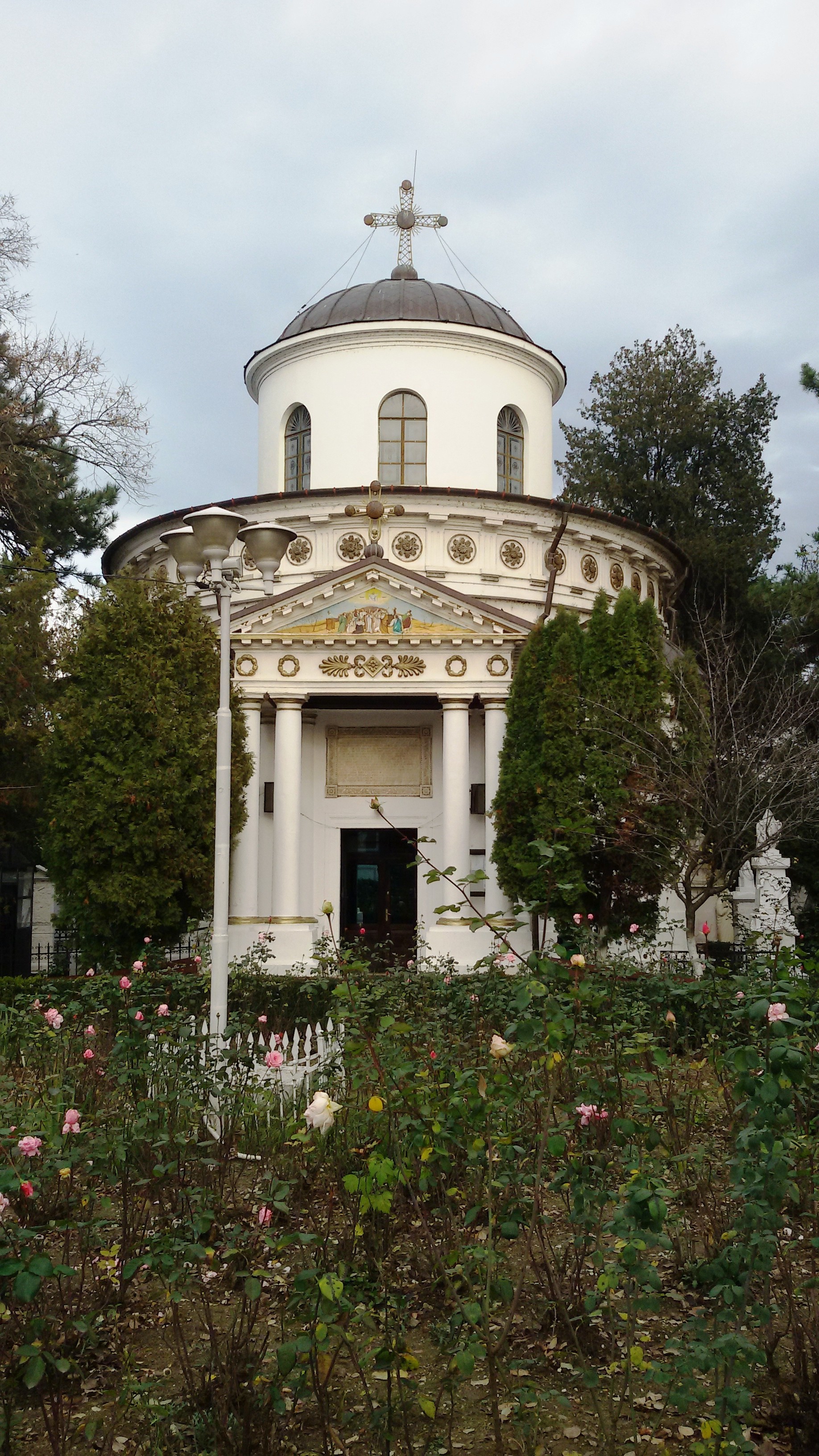 Biserica rotundă „Teiul Doamnei Ghika”