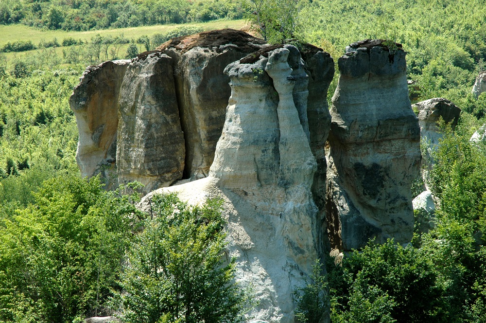 Grădina Zmeilor, rezervaţia naturală geologică şi peisagistică unică în Europa