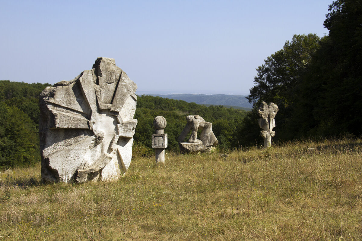 Sculptorul care a refuzat să îi facă bustul lui Nicolae Ceaușescu. Este creatorul cunoscutei tabere de sculptură ”Măgura”